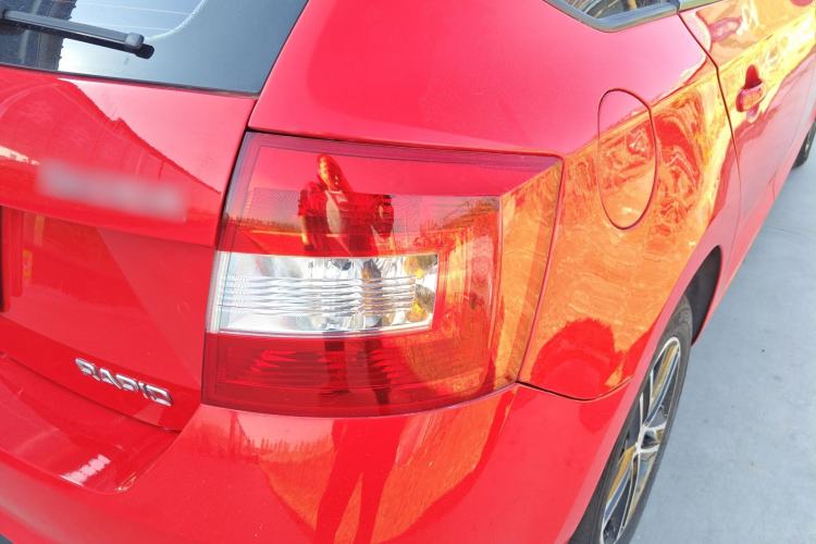 Used Skoda Rapid Spaceback 2014 1.6L Automatic Enjoyment Edition Right Rear Taillight