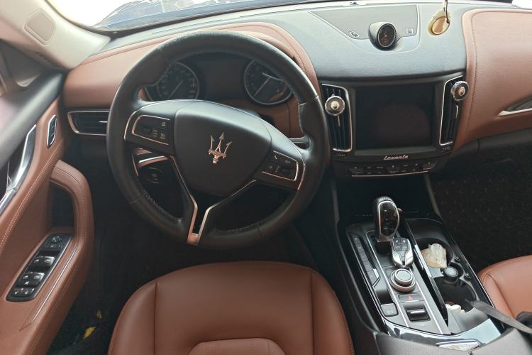 Used Maserati Levante 2018 3.0T Classic Edition Steering Wheel