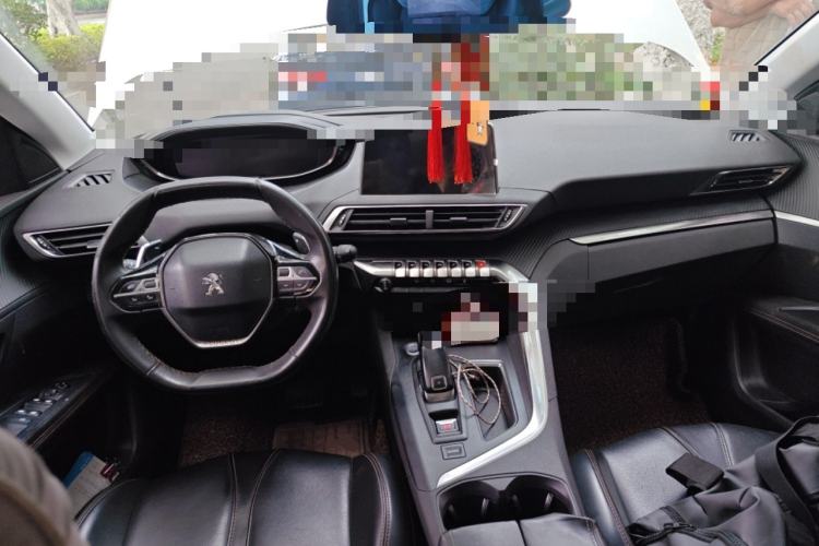 Used Peugeot 5008 2017 380THP 7-Seater Elite Edition Center Console