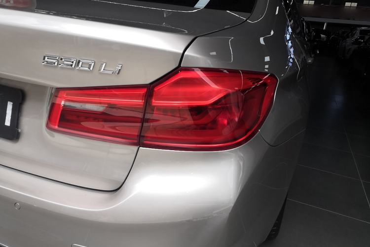 Used BMW 5 Series 2019 Facelifted 530Li Leading Edition Luxury Package
