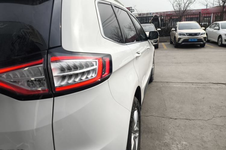 Used Ford Edge 2015 2.0T GTDi Two-Wheel-Drive Platinum Edition