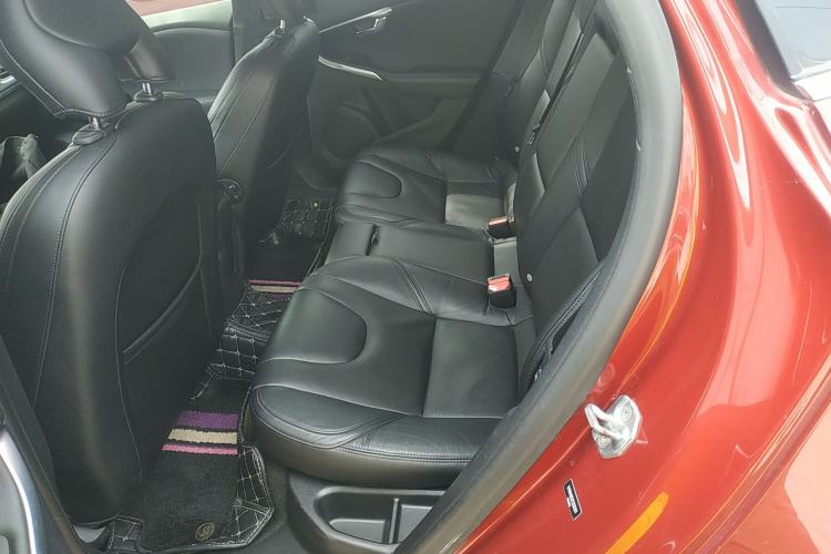 Used Volvo V40 2015 1.6T Zhiya Edition Left Rear Seat