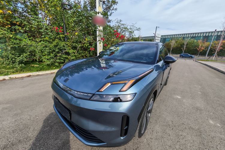 Used Lynk & Co 08 EM-P 2025 220 km All-Wheel-Drive Performance Halo Exterior 6