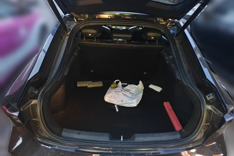 Used CHANGAN UNI-V 2022 1.5T Sport Edition Trunk