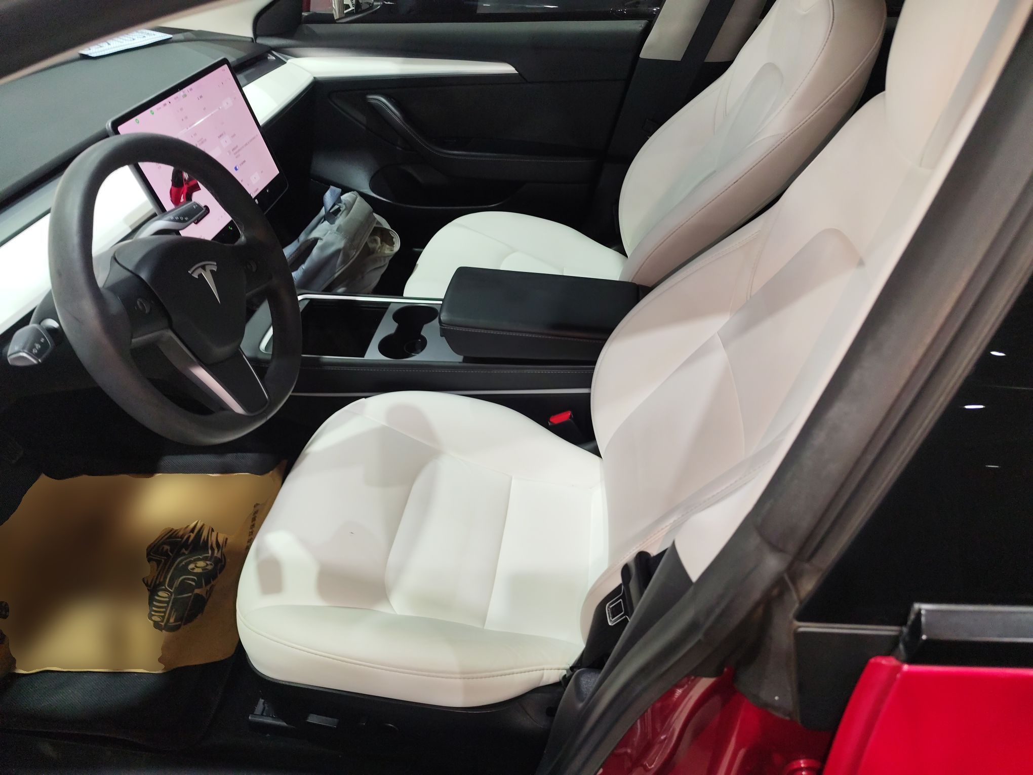 المقاعد الأمامية داخل السيارة