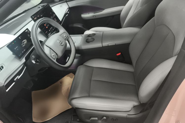 Used Nissan N7 2025 625 Max Left Front Seat