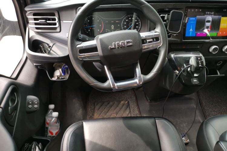 Used JMC Fushun 2023 2.0T Automatic Short-Wheelbase Low-Roof Commercial & Multi-Purpose Passenger Vehicle 6 Seats with Lift-Up Tailgate Steering Wheel