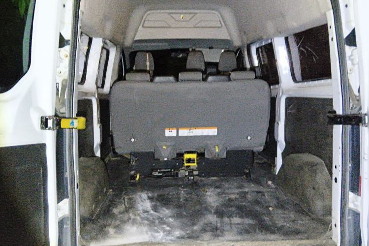 Used Ford Transit 2017 2.0T Diesel Multi-Function Commercial Vehicle Mid-Drive Mid-Roof China V Standard
