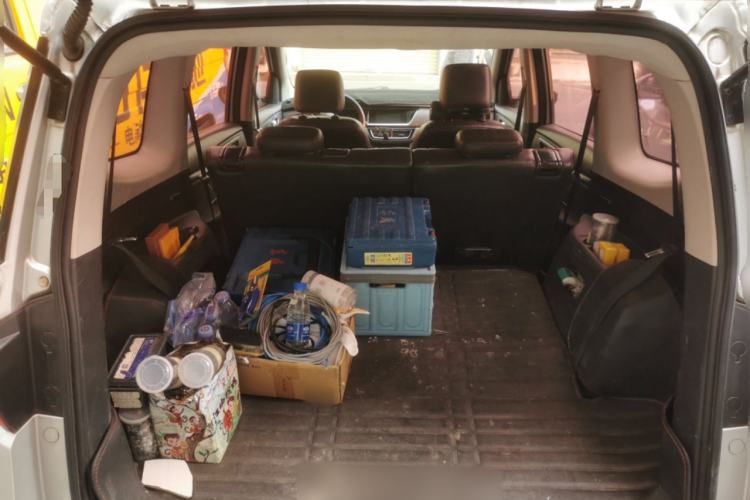 Used CHANGAN KAICHENG Oushang A600 2016 1.5L Manual Luxury 7-Seater Trunk