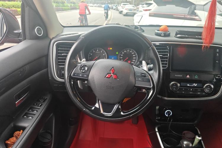 Used Mitsubishi Outlander 2018 2.0L Two-Wheel-Drive Jiale Edition 7-Seater
