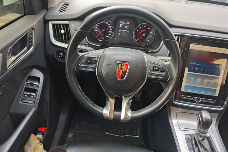 Used Roewe RX5 2016 20T Two-Wheel Drive Automatic Internet Smart Edition
