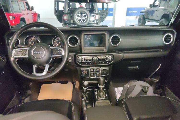 Used Jeep Wrangler 2019 2.0T Sahara Four-Door Version China VI Emission Standard