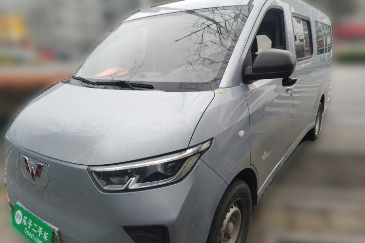Used Wuling Yangguang 2024 300KM Comfort Version Passenger Van 75kW