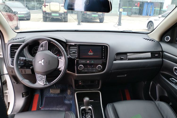 Used Mitsubishi Outlander 2020 2.0L Two-Wheel Drive Enjoyment Version 5 Seats Center Console