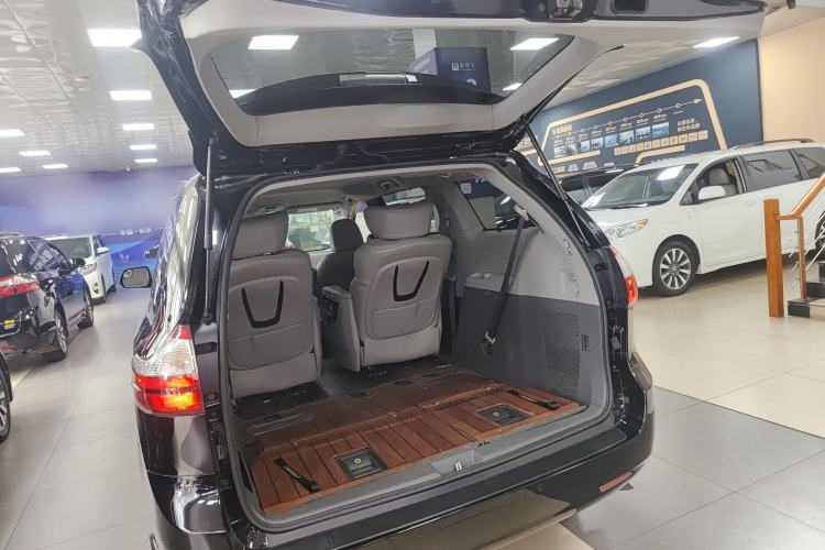 Used Toyota SIENNA 2017 3.5L Four-Wheel Drive LE Trim 7 Seats – U.S. Specification
