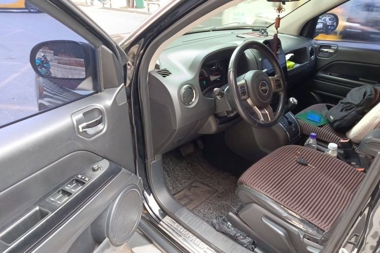 Used Jeep Compass 2011 2.0L two-wheel drive sport version
