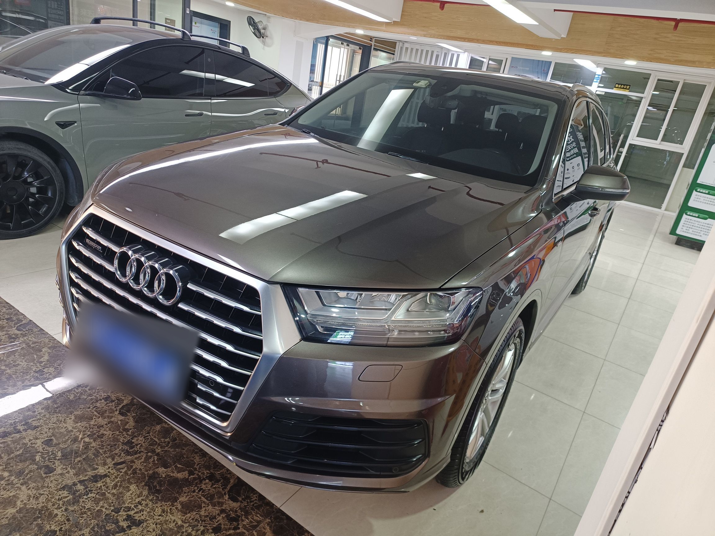 Под передней частью автомобиля