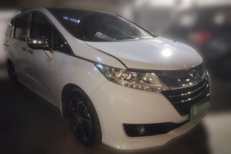 Used Honda Odyssey 2015 Updated Version 2.4L Smart Edition Front Right 45 Deg