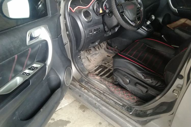 Used Haval H6 2013 Upgraded Model 1.5T Manual Two-Wheel Drive Elite Version Driver Seat