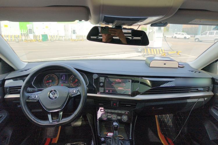 Used Volkswagen Passat 2019 330TSI Elite Edition China VI Center Console