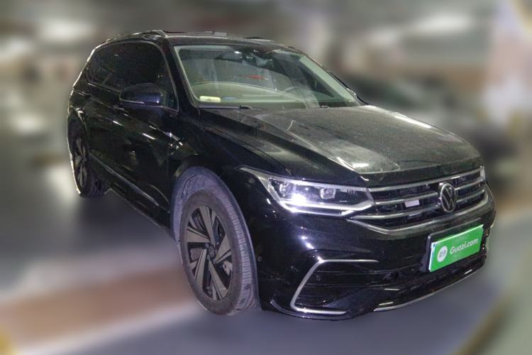 Used Volkswagen Tiguan L 2023 Facelifted 380TSI Automatic All-Wheel Drive R-Line Plus Version 7-Seater Front Right 45 Deg