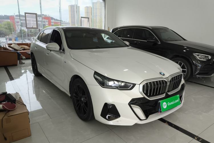 Used BMW 5 Series 2024 525Li M Sport Package Front Right 45 Deg