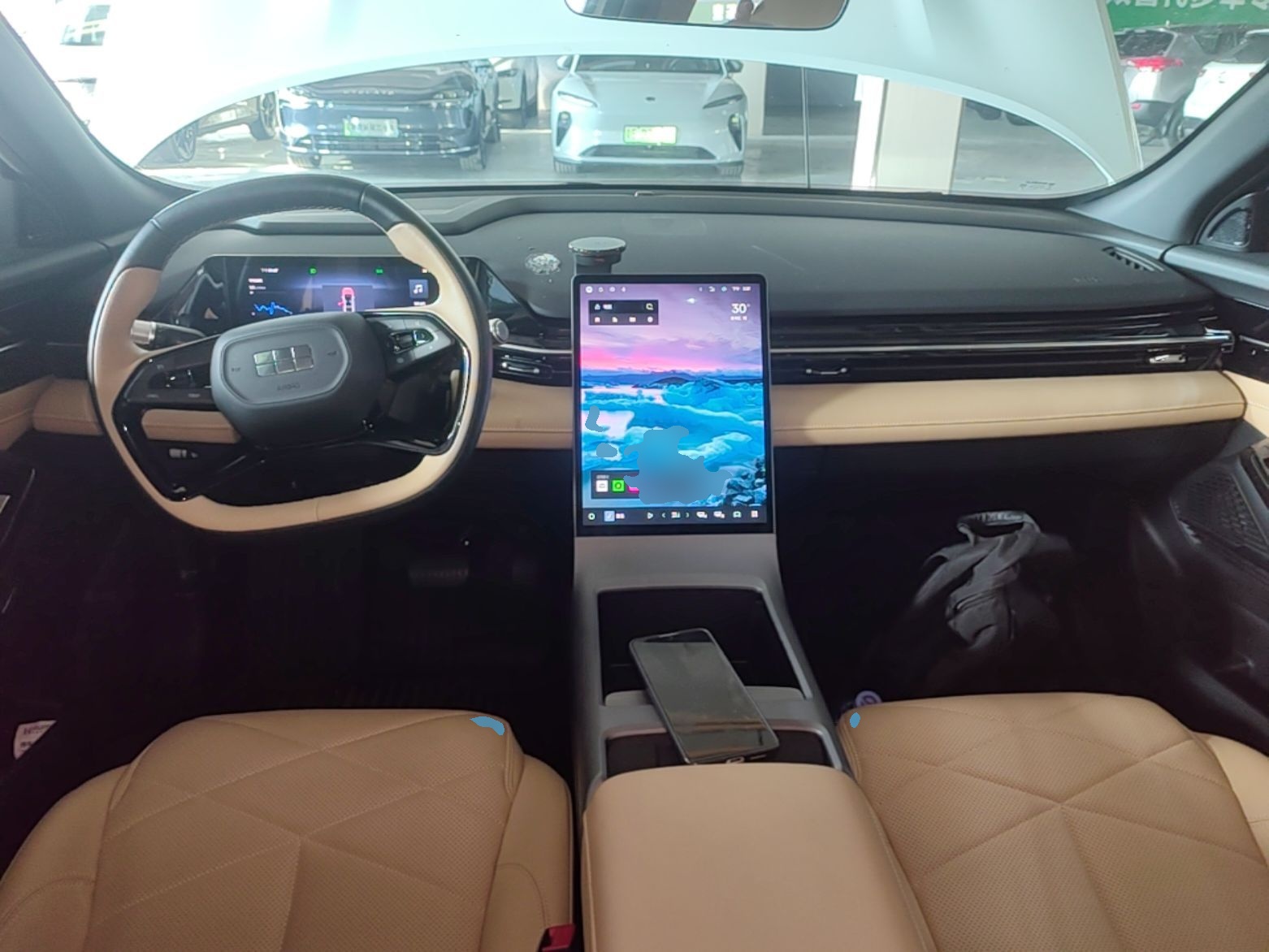 Geely Galaxy L6 2023 125km PLUS — снимка 17
