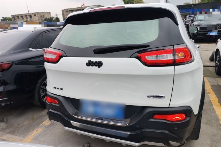 Used Jeep Cherokee 2016 2.4L Professional Edition
