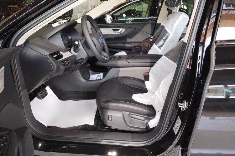 Used Hongqi E-QM5 2025 500km Range Commuter Version