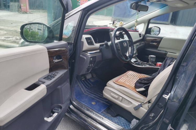 Used Honda Odyssey 2015 Updated Version 2.4L Smart Edition Driver Seat