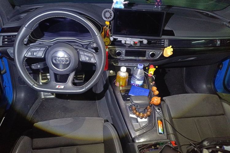 Used Audi A4 2021 Avant Futurist 40 TFSI Luxury Dynamic Model Center Console