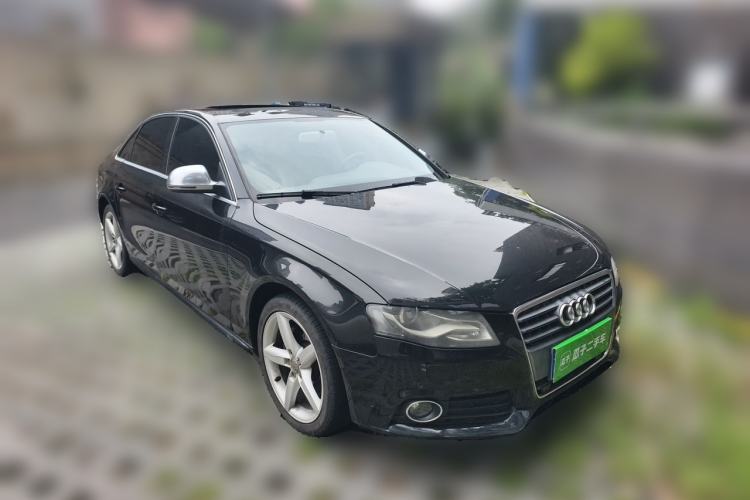 Used Audi A4L 2012 2.0 TFSI automatic Comfort trim level
