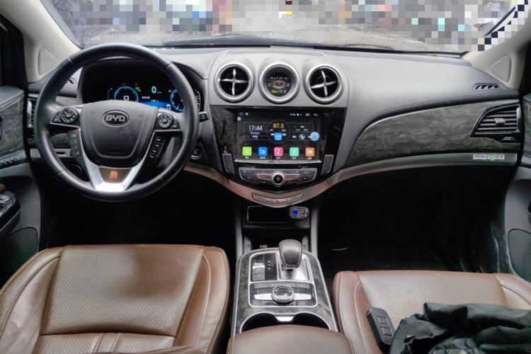 Used BYD Tang New Energy 2015 2.0T Four-Wheel-Drive Flagship Model Center Console