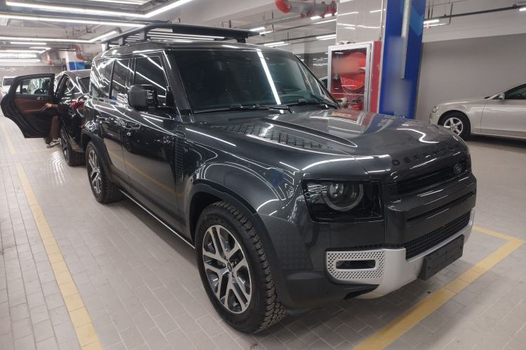 Used Land Rover Defender 2025 110 3.0T P400 Dark Edition Front Right 45 Deg