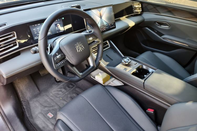 Used BYD Qin L 2025 DM-i Smart Drive 80KM Leading Model Interior 2