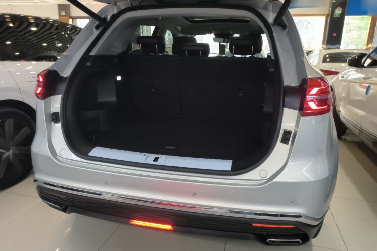 Used Hongqi HS5 2022 Revised Version 2.0T Smart Connect Flagship Edition Trunk