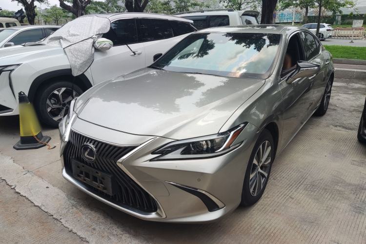 Used Lexus ES 2020 300h Premier Edition