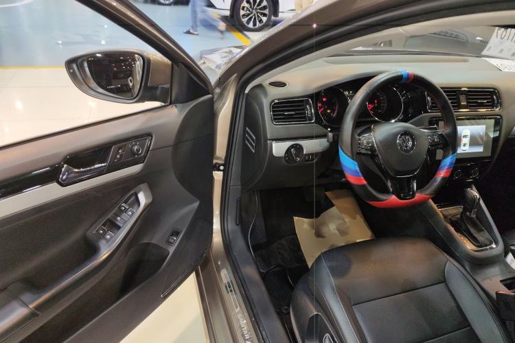 Used Volkswagen Sagitar 2017 230TSI Automatic Comfort Version