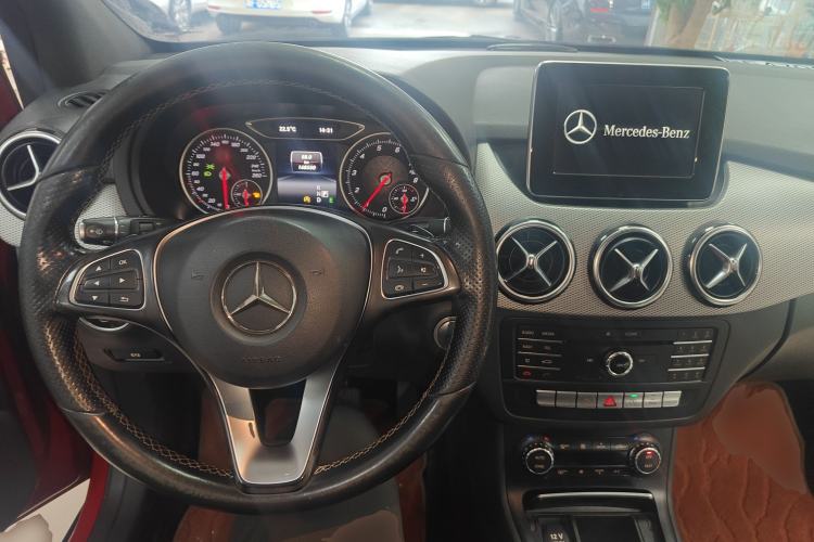 Used Mercedes-Benz B-Class 2015 B 200 Fashion Model Center Console