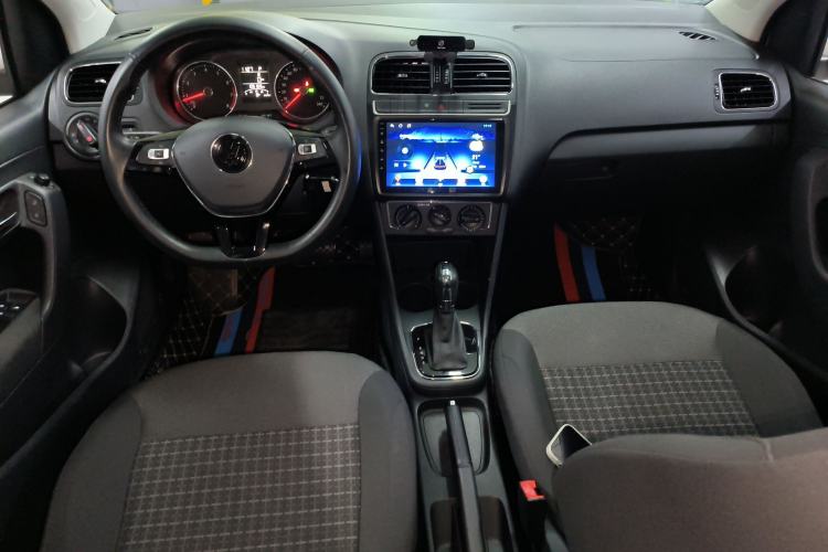 Used Volkswagen Polo 2016 1.6L Automatic Comfort Model Center Console