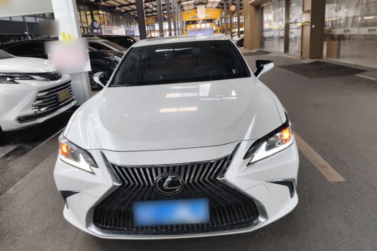 Used Lexus ES 2018 200 Excellence Edition China V Standard
