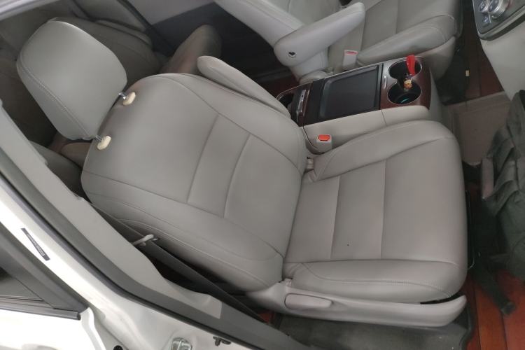 Used Toyota Sienna 2017 3.5L 2WD SE 7-Seater Canadian Version