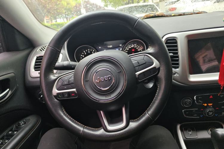 Used Jeep Compass 2017 200T Automatic Family Edition Steering Wheel