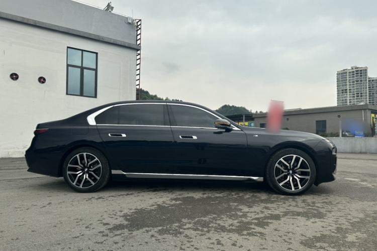 Used BMW 7 Series 2023 735Li M Sport Package Exterior 3