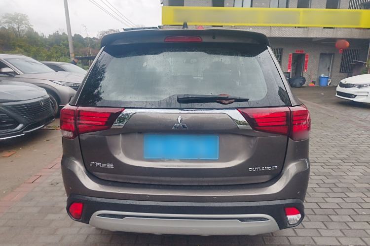 Used Mitsubishi Outlander 2019 2.4L 4x4 Zhi Xiang Edition 7 Seats China VI Standard