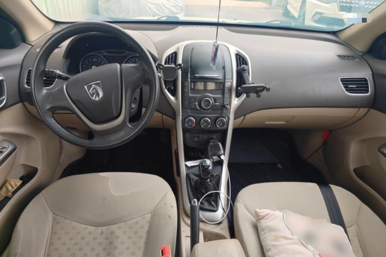 Used Baojun 630 2014 1.5L manual standard version Center Console