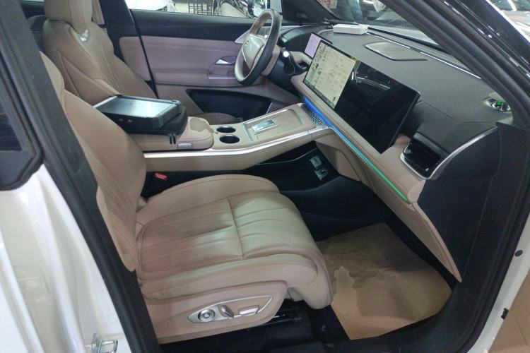 Used XPeng G9 2025 625 Long-Range Max Right Front Seat