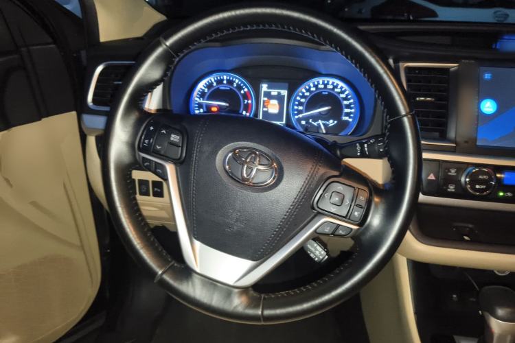 Used Toyota Highlander 2018 2.0T Four-Wheel Drive Luxury Version 7 Seats China VI Standard Steering Wheel