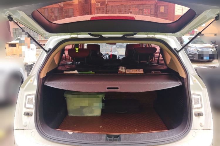 Used Baojun 560 2015 1.8L manual luxury version Trunk