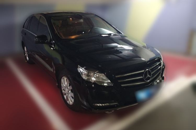 Used Mercedes-Benz R-Class 2015 R 320 4MATIC Luxury Model Front Right 45 Deg